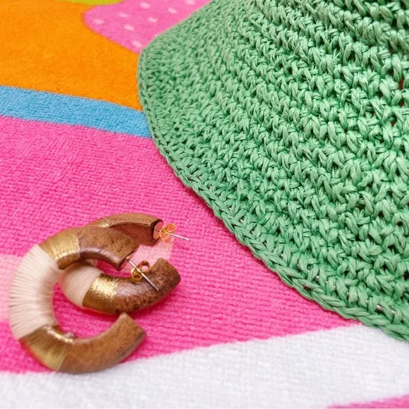 🚨Vacation Bundle🚨 SUNGLASSES, HAT, EARRINGS AND BEACH TOWEL - Picture 10 of 16